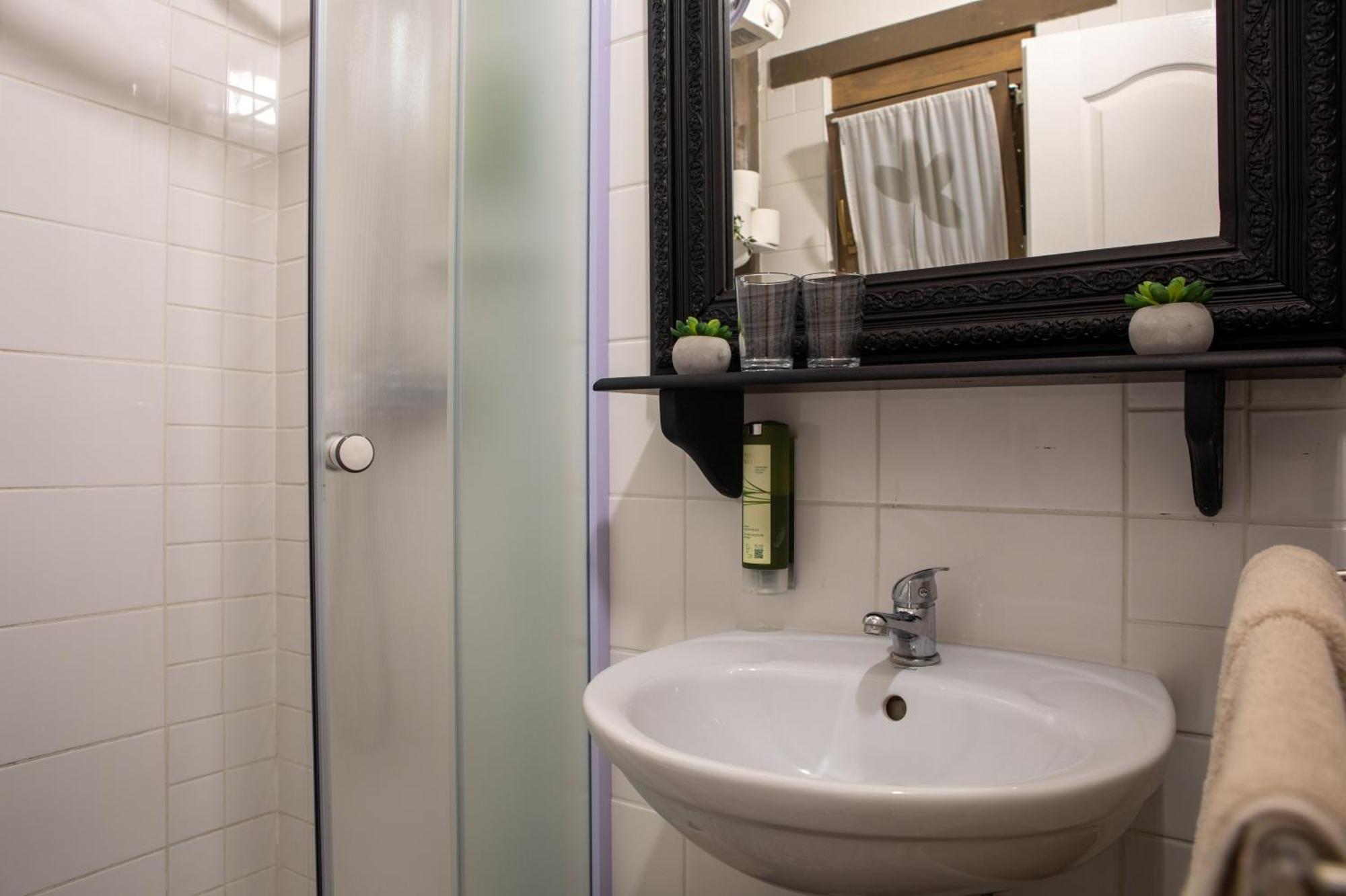 Casa Kaligari History Apartment Ровин Екстериор снимка