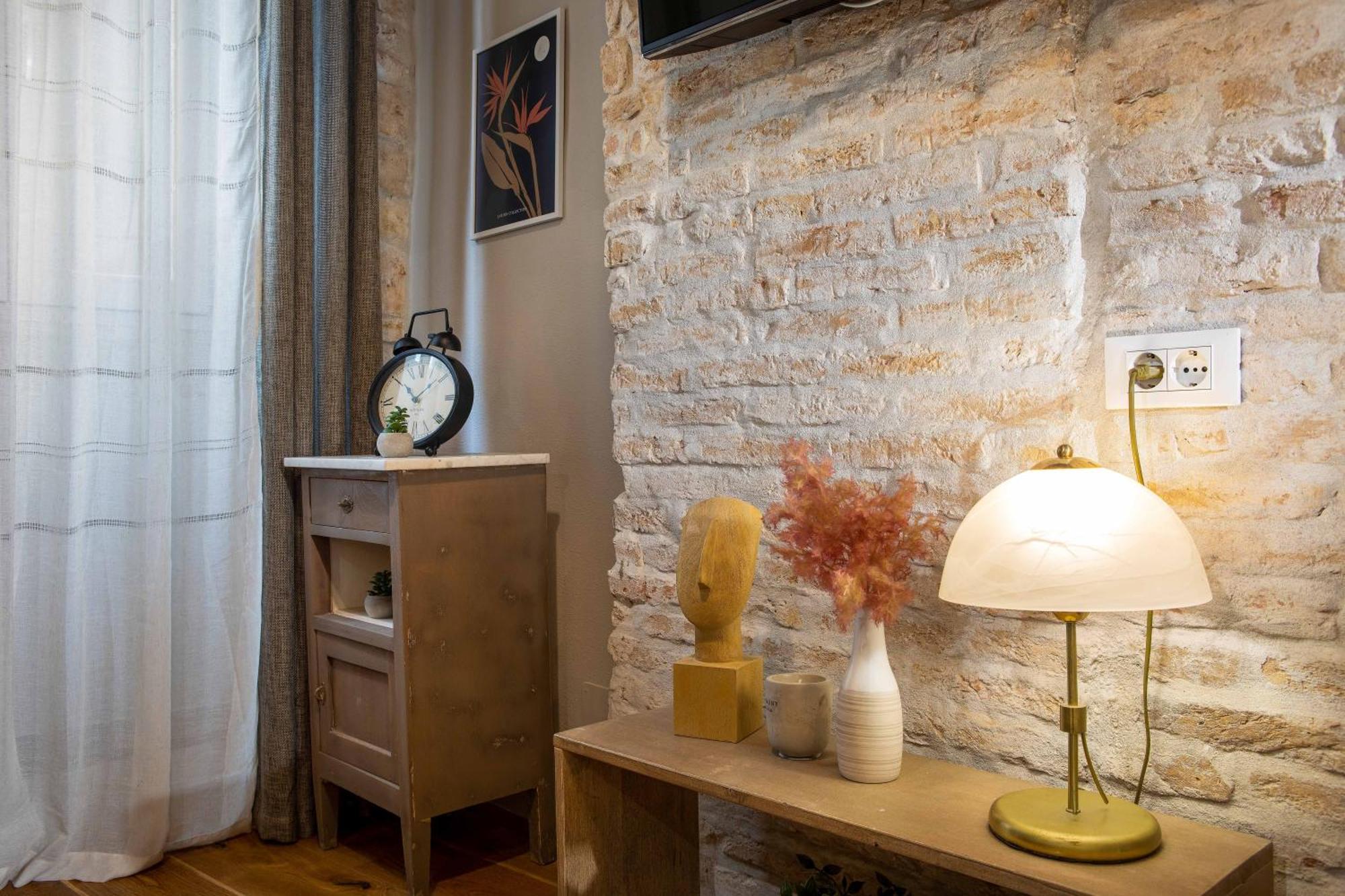Casa Kaligari History Apartment Ровин Екстериор снимка