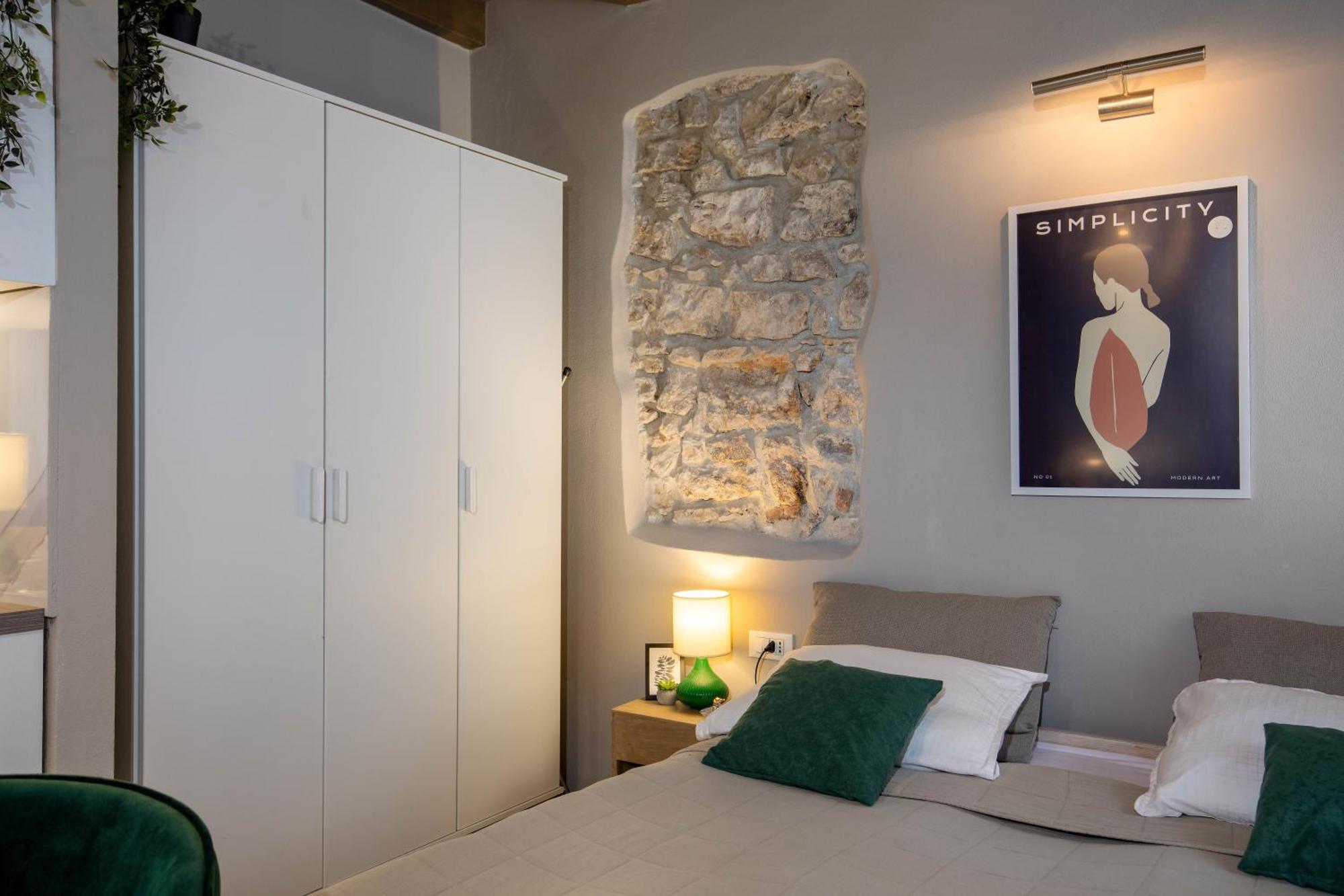 Casa Kaligari History Apartment Ровин Екстериор снимка