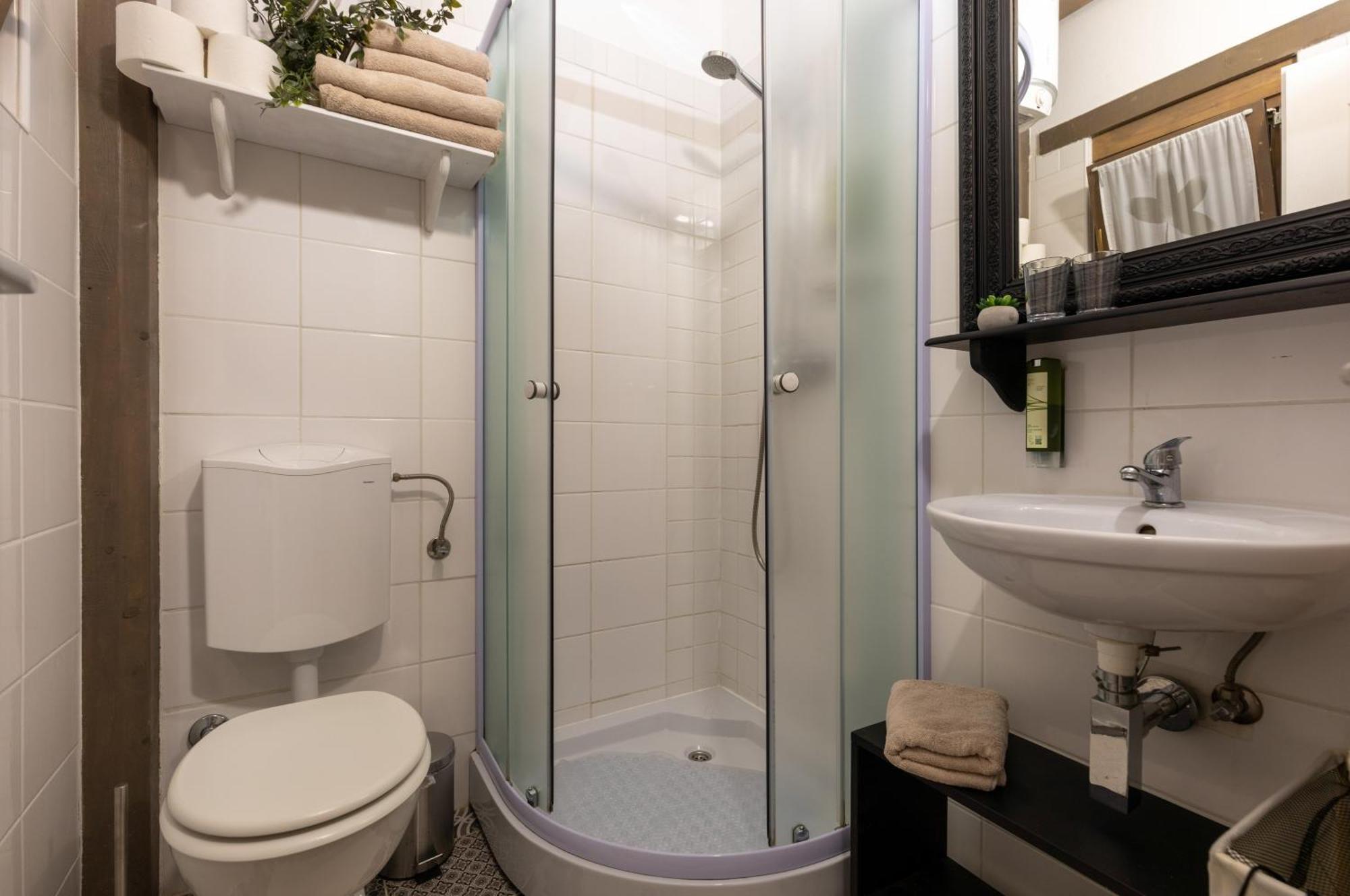 Casa Kaligari History Apartment Ровин Екстериор снимка