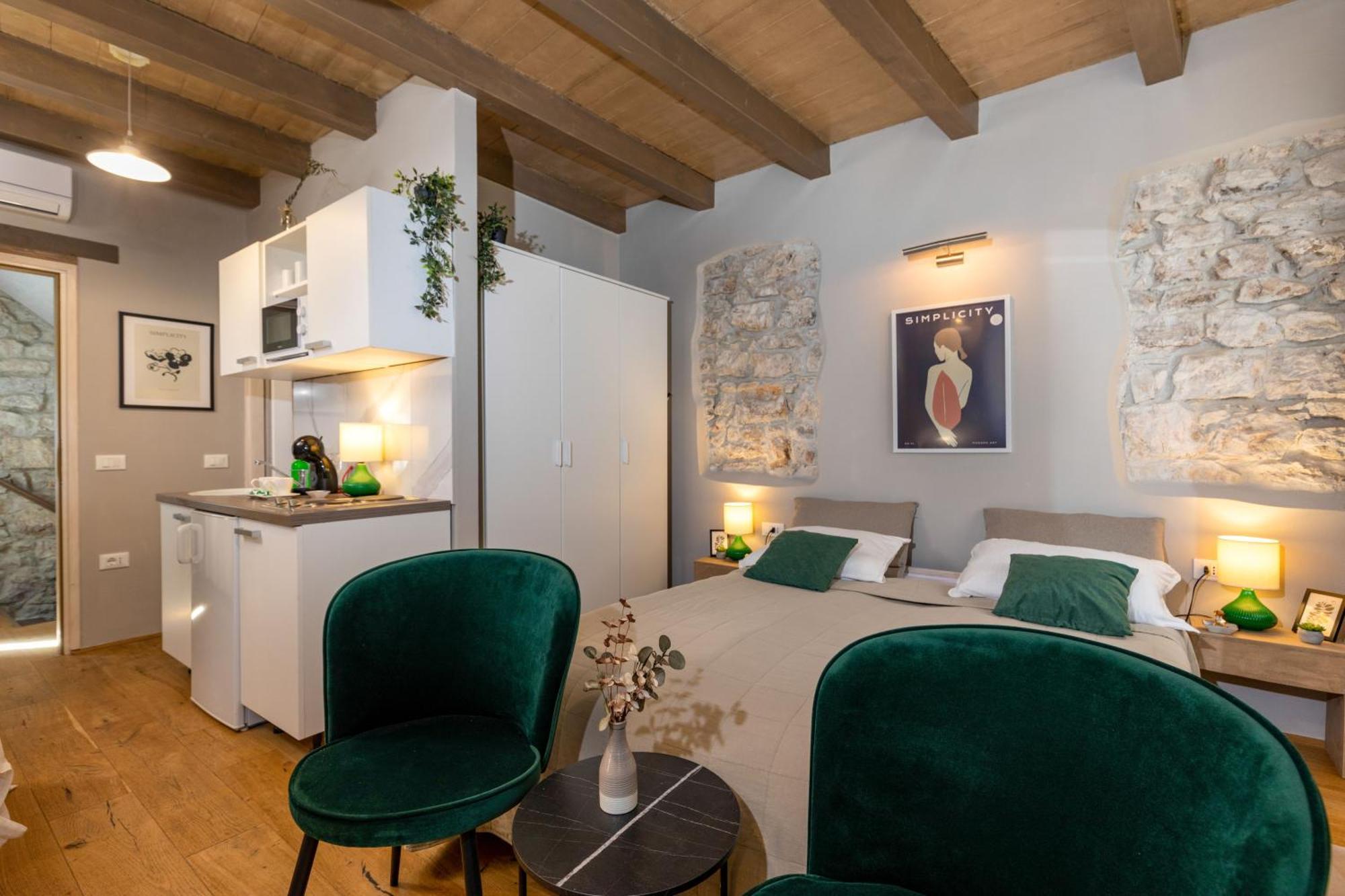 Casa Kaligari History Apartment Ровин Екстериор снимка