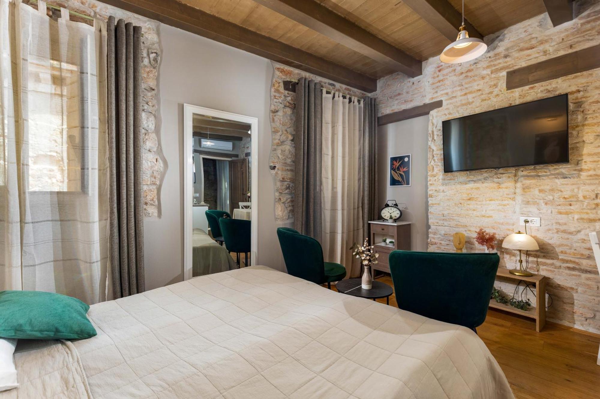 Casa Kaligari History Apartment Ровин Екстериор снимка