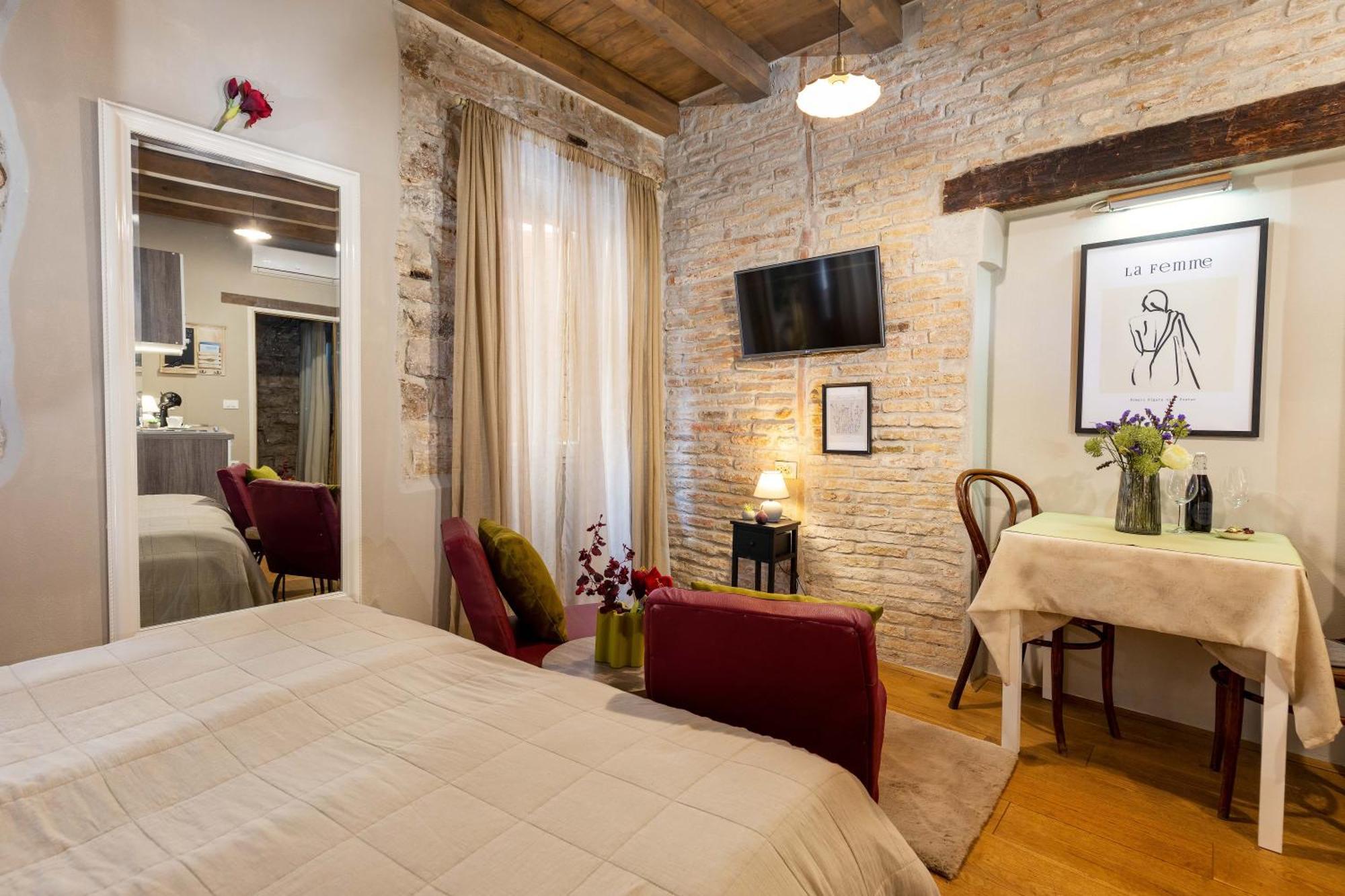 Casa Kaligari History Apartment Ровин Екстериор снимка