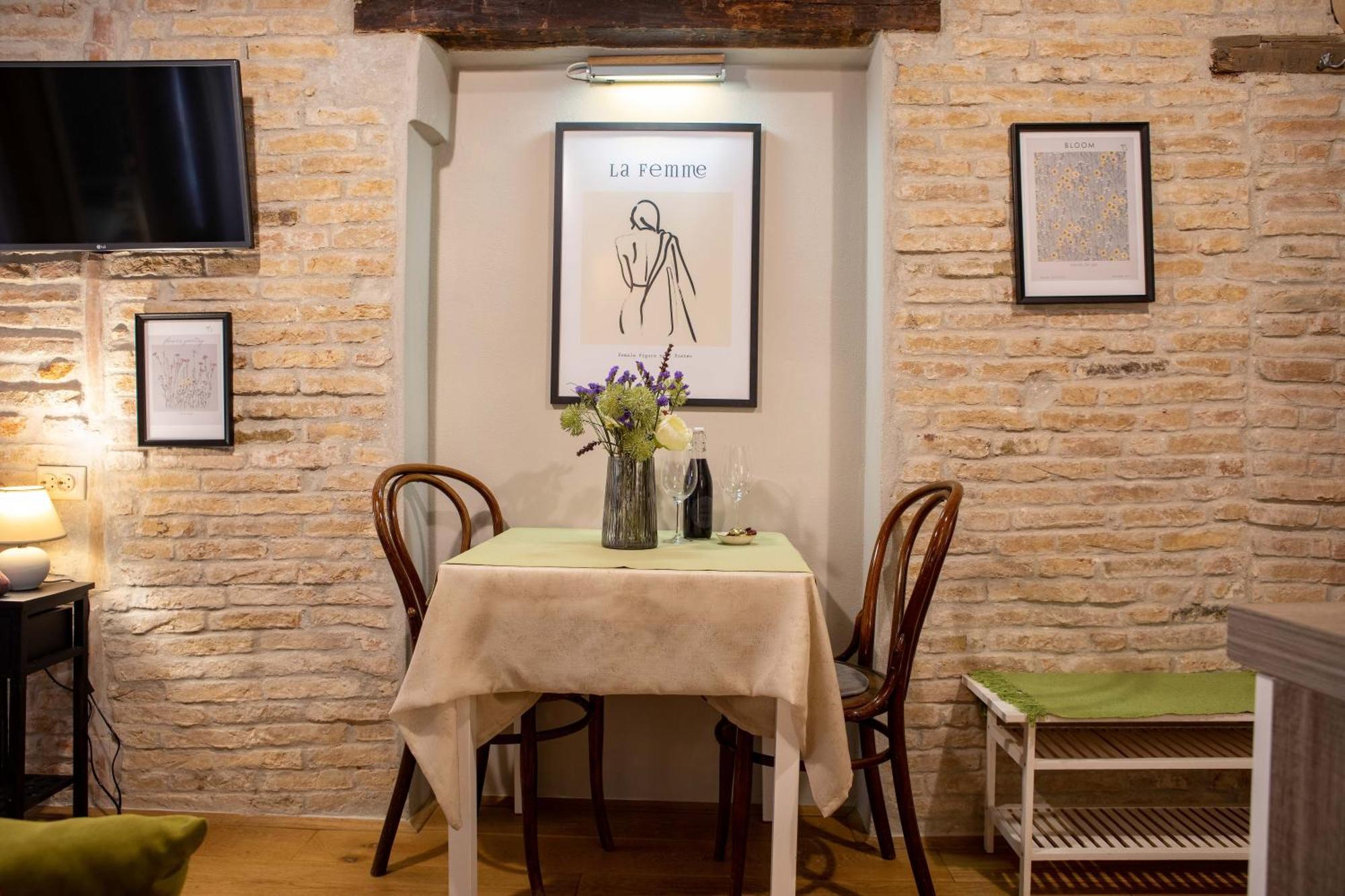 Casa Kaligari History Apartment Ровин Екстериор снимка