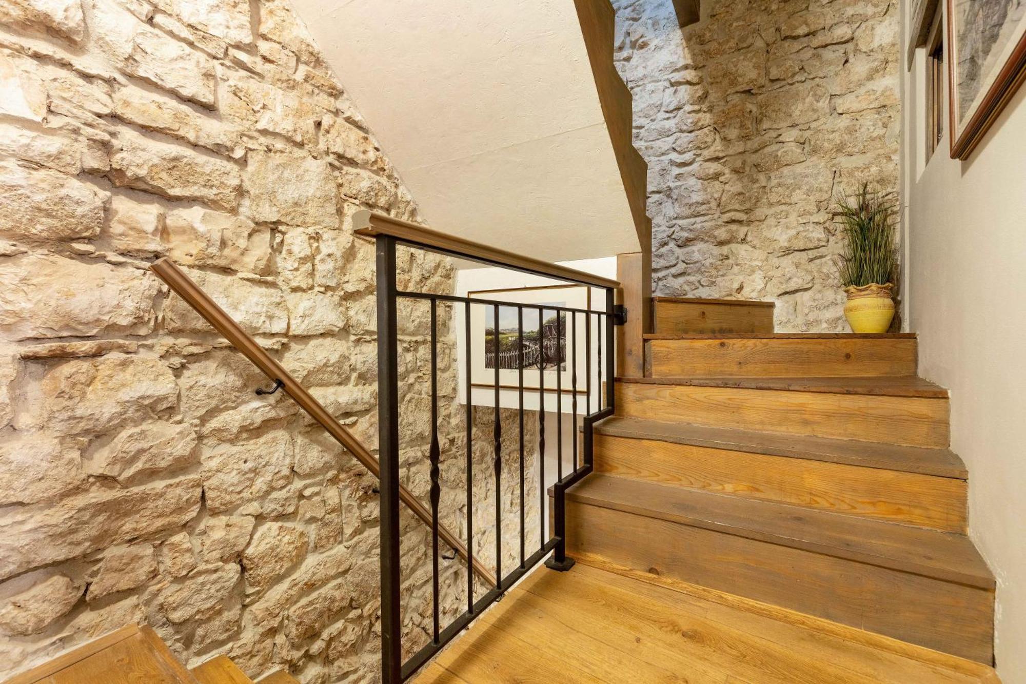 Casa Kaligari History Apartment Ровин Екстериор снимка