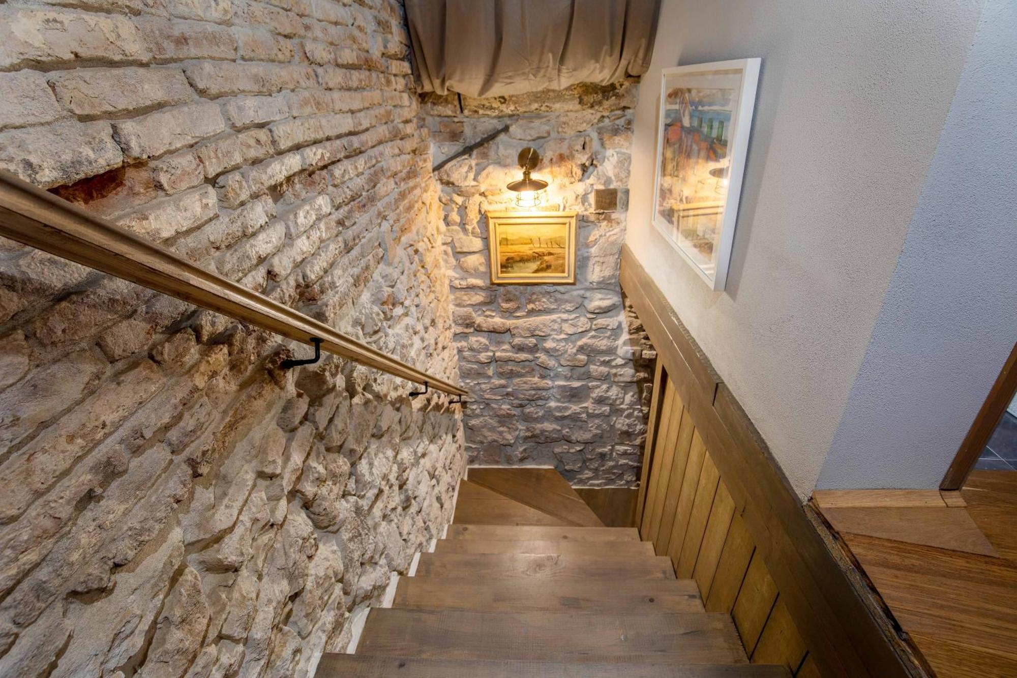 Casa Kaligari History Apartment Ровин Екстериор снимка