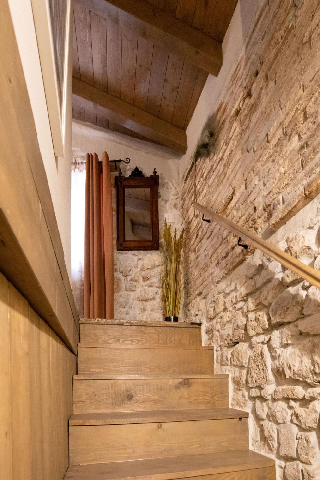 Casa Kaligari History Apartment Ровин Екстериор снимка