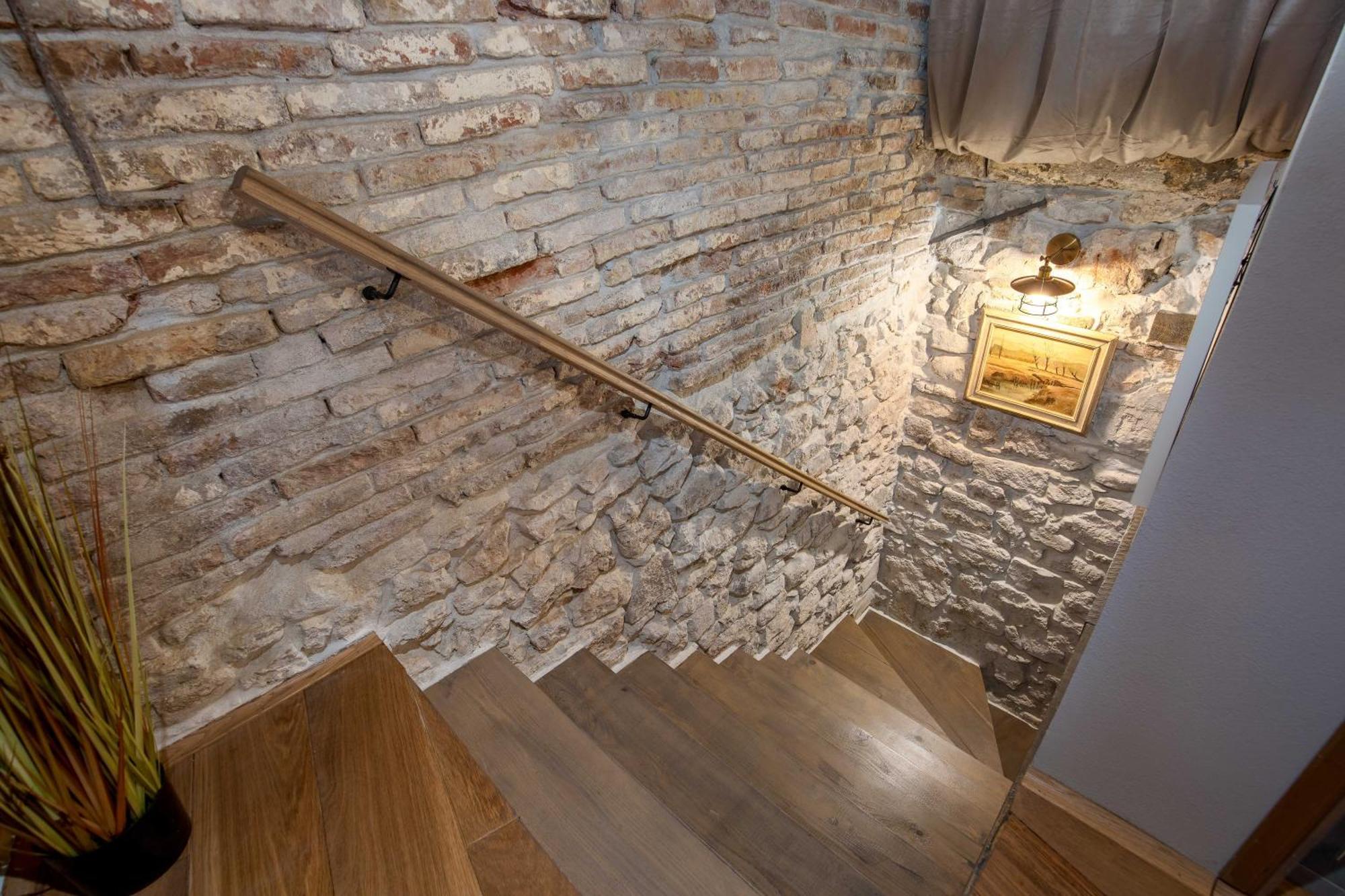 Casa Kaligari History Apartment Ровин Екстериор снимка