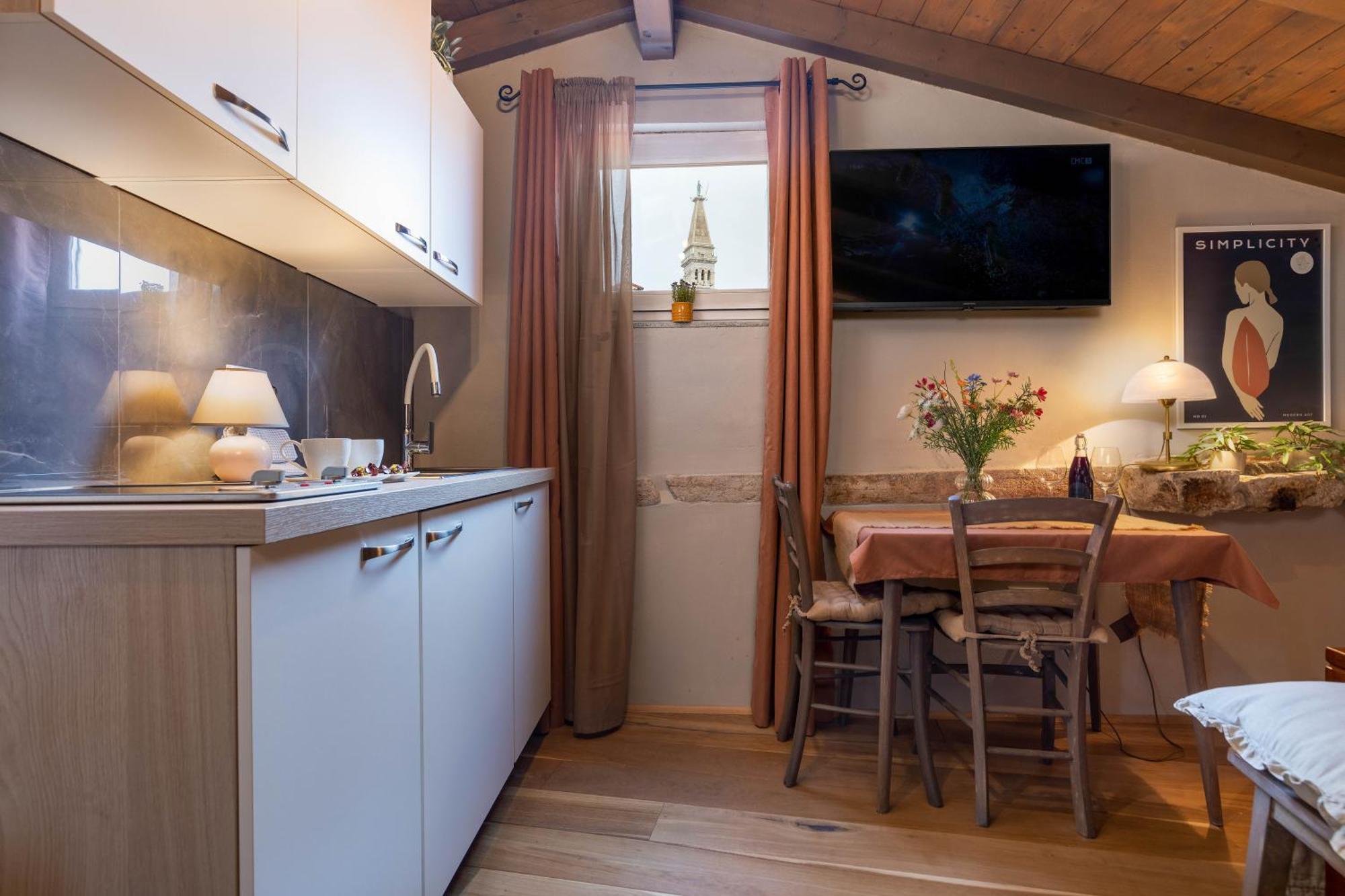 Casa Kaligari History Apartment Ровин Екстериор снимка